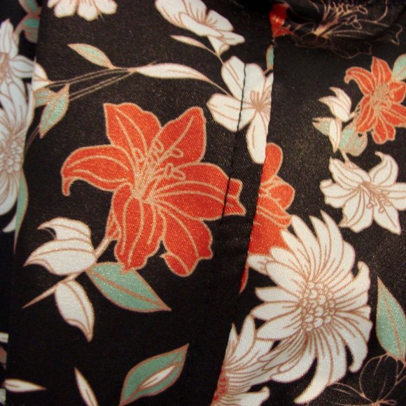 Streetwear Society Black Red Floral Satin Strapless Bustier Corset Crop Top NWT - Picture 5 of 11